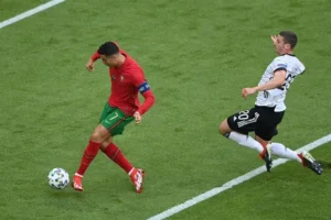 Vai Trò Và Kỹ Thuật Của Cầu Thủ Đá Thòng Trung Vệ Trong Bóng Đá Hiện Đại